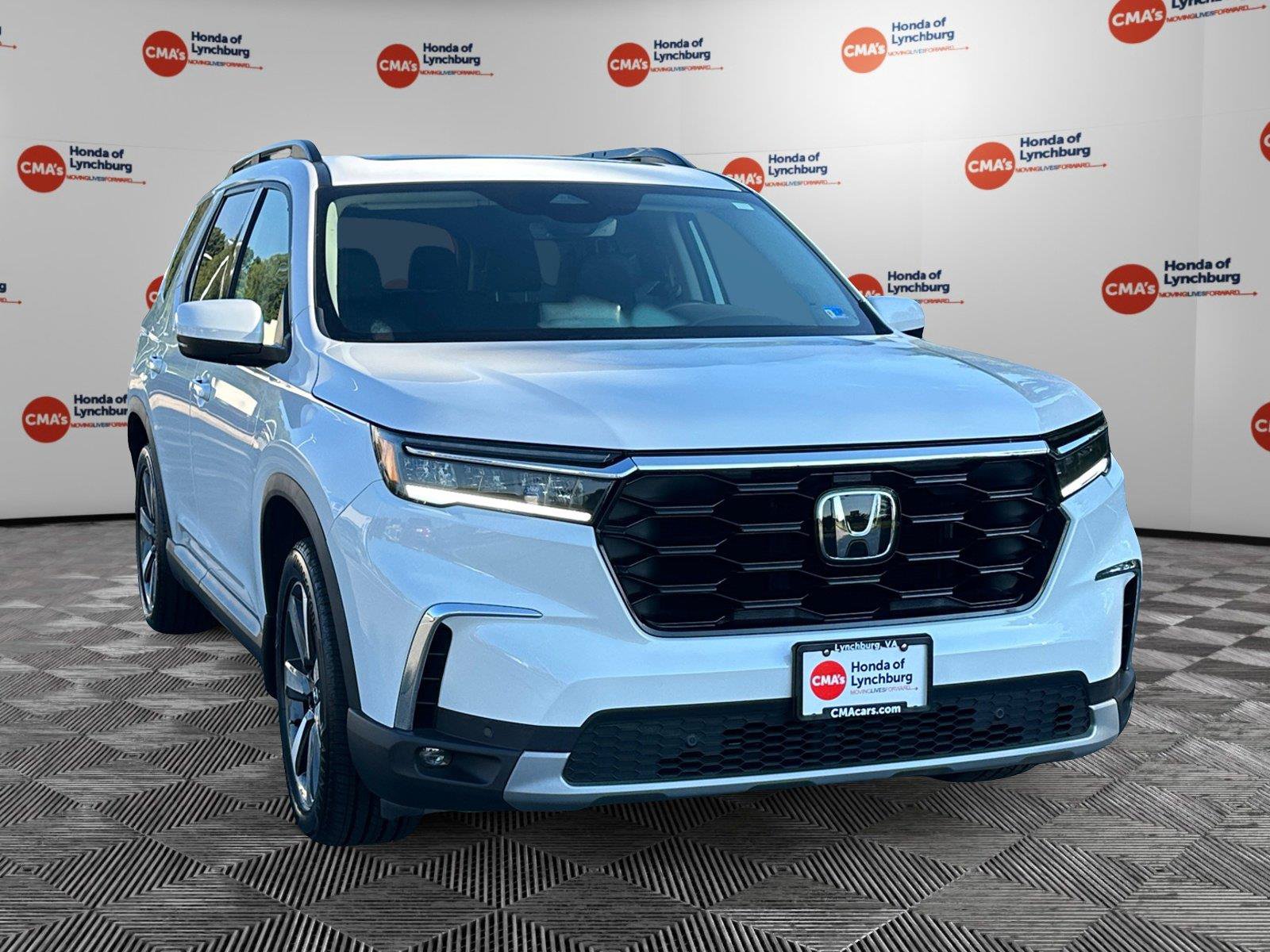 Used 2025 Honda Pilot Touring image 7