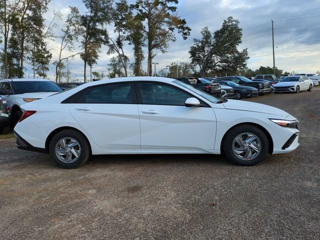 New 2026 Hyundai Elantra SE FWD image 4
