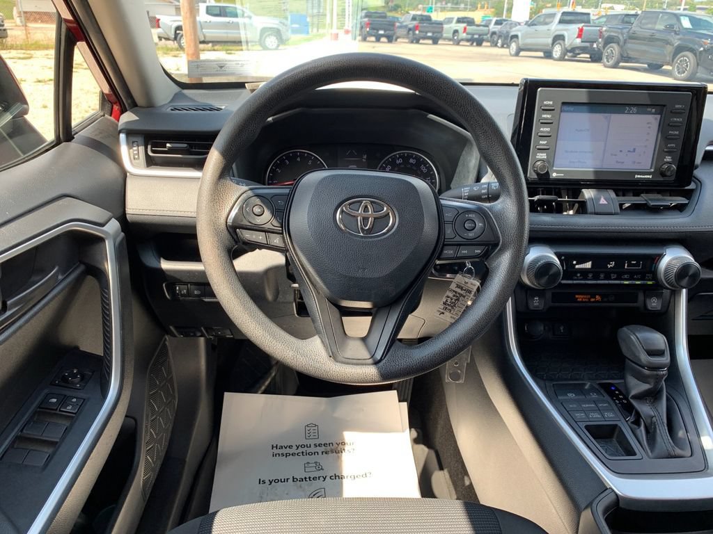 Used 2021 Toyota RAV4 LE AWD/4WD image 17