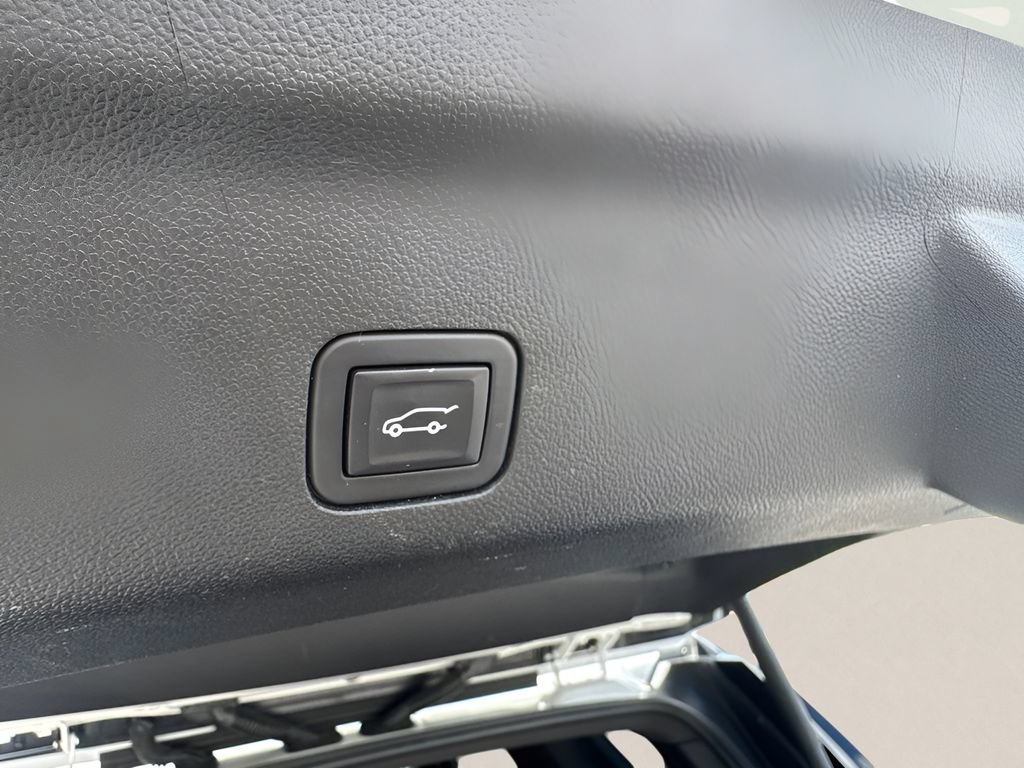 Used 2023 GMC Yukon Denali w/ LPO, Floor Liner Package AWD/4WD image 13