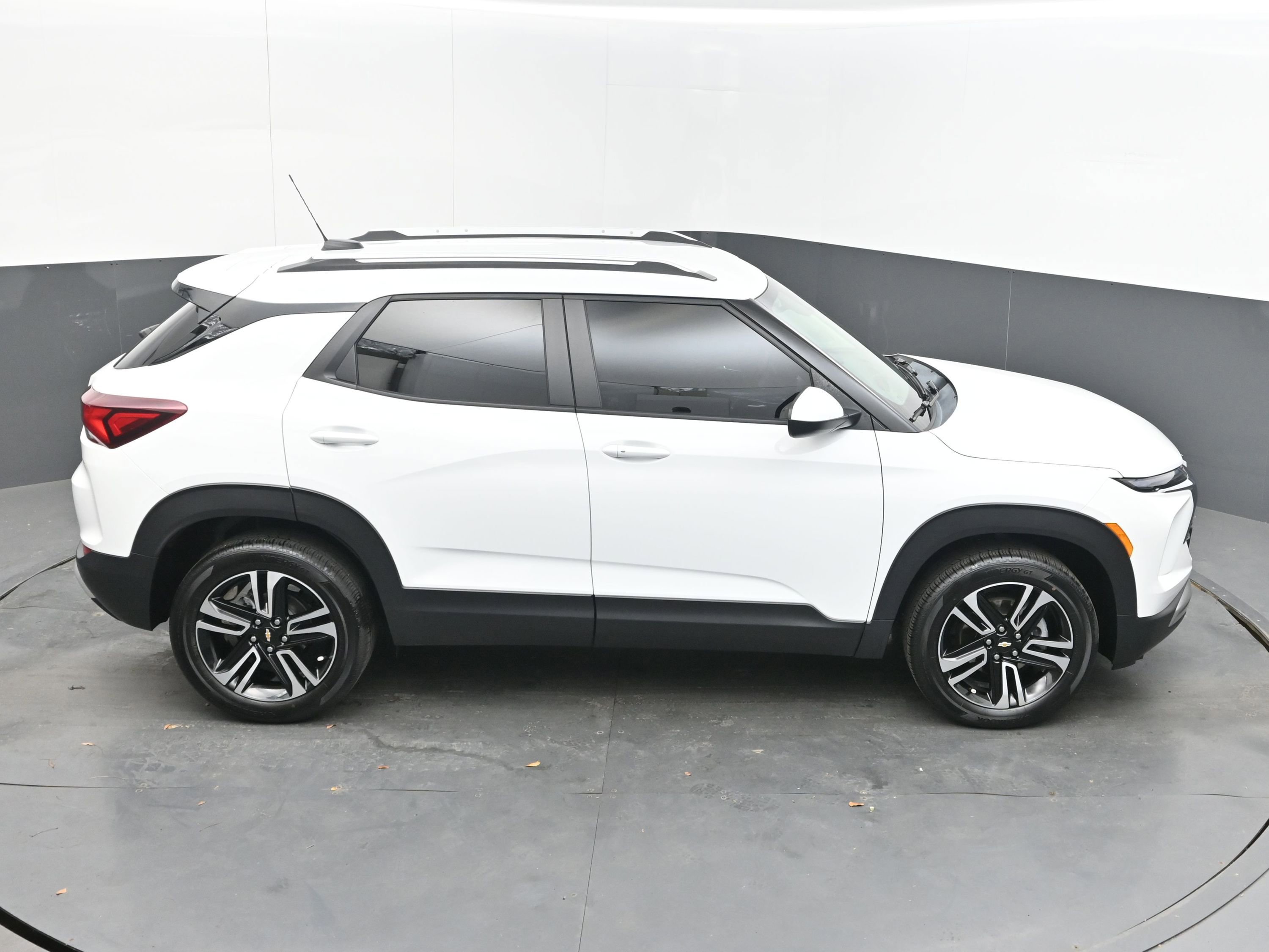 Used 2024 Chevrolet TrailBlazer LT w/ Convenience Package AWD/4WD image 39