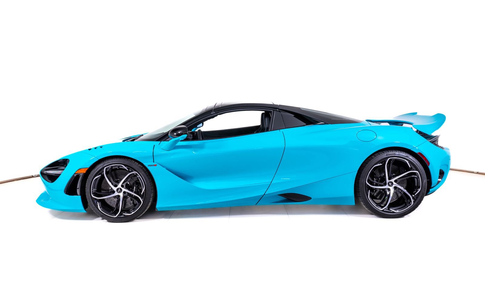Used 2026 McLaren 750S Spider RWD image 3