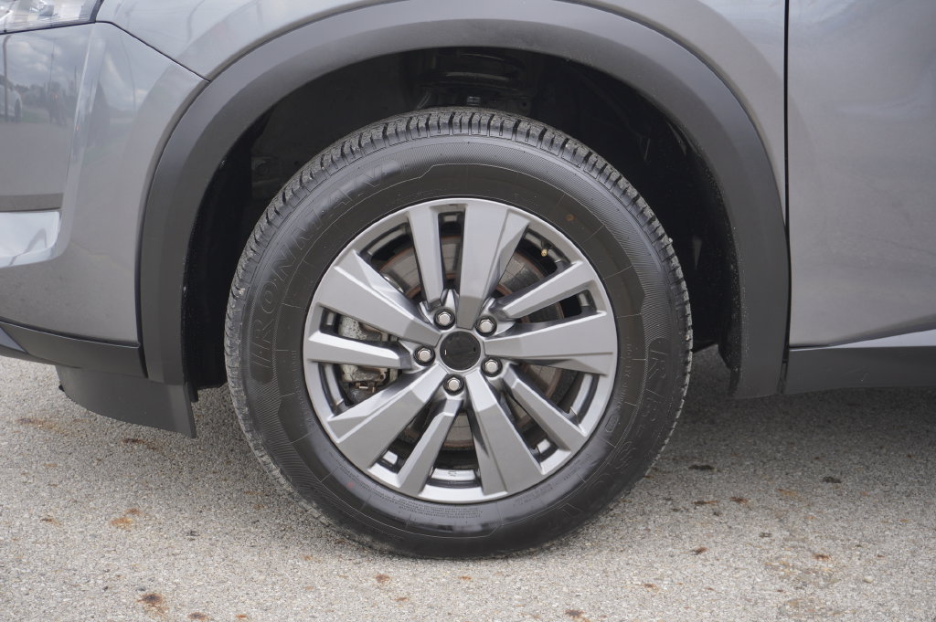 Used 2025 Nissan Pathfinder SV AWD/4WD image 10