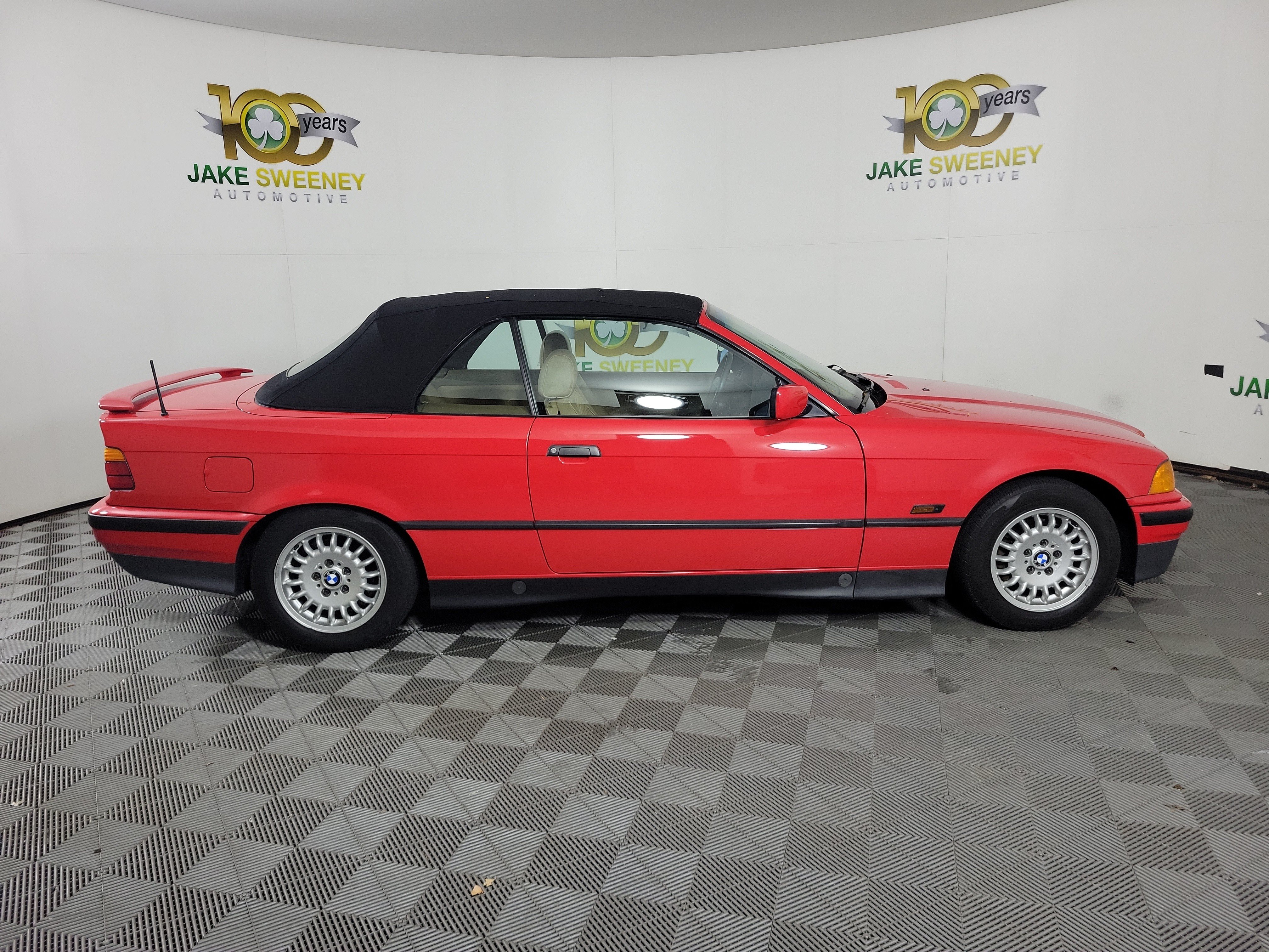 Used 1995 BMW 318i Convertible RWD image 4