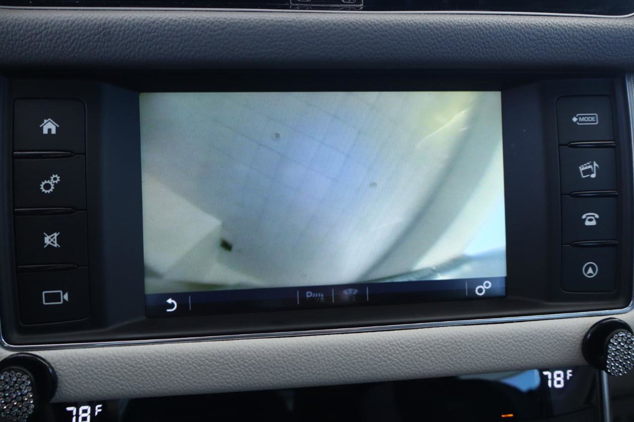 Used 2017 Jaguar XF Premium image 24