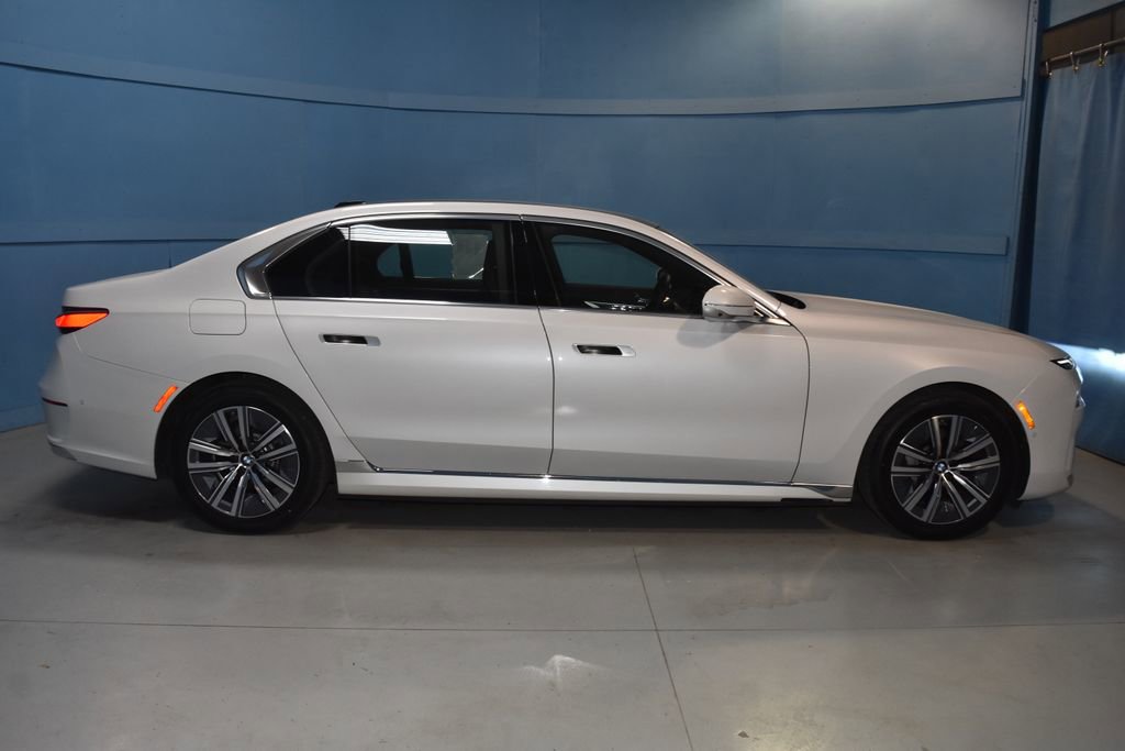 Used 2024 BMW i7 eDrive50 image 19