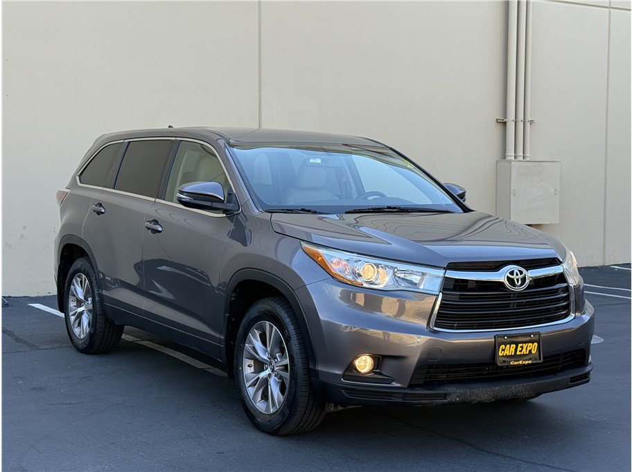 Used 2016 Toyota Highlander Plus AWD/4WD image 3