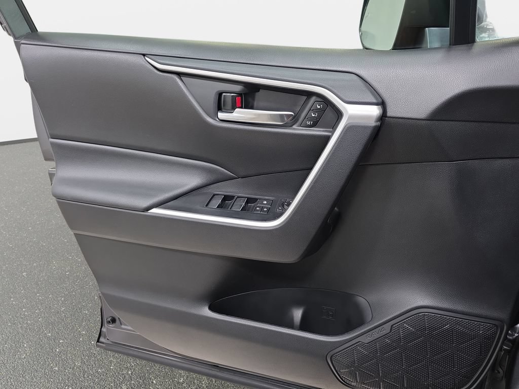 Used 2021 Toyota RAV4 XLE Premium AWD/4WD image 27