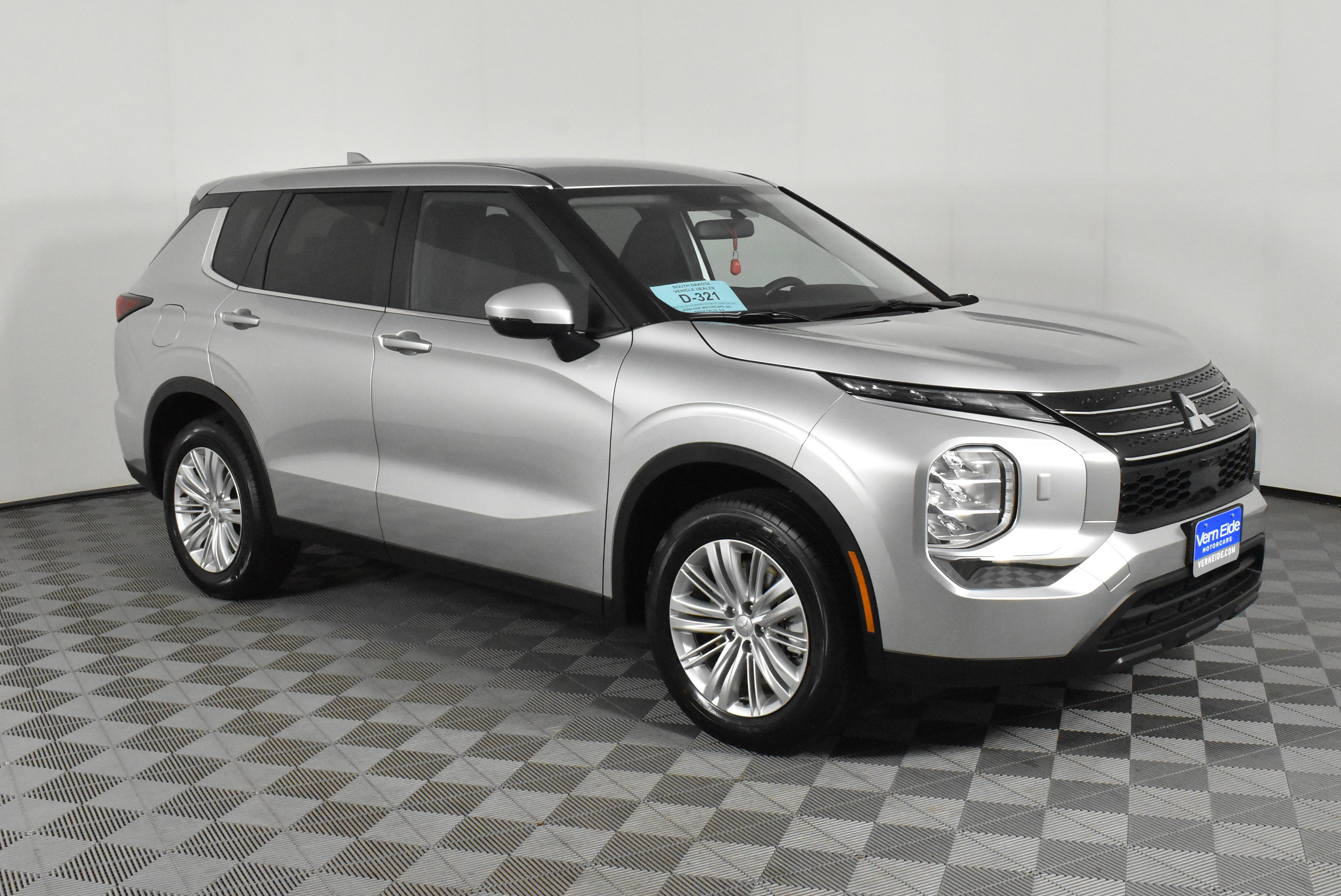 Used 2024 Mitsubishi Outlander ES image 4