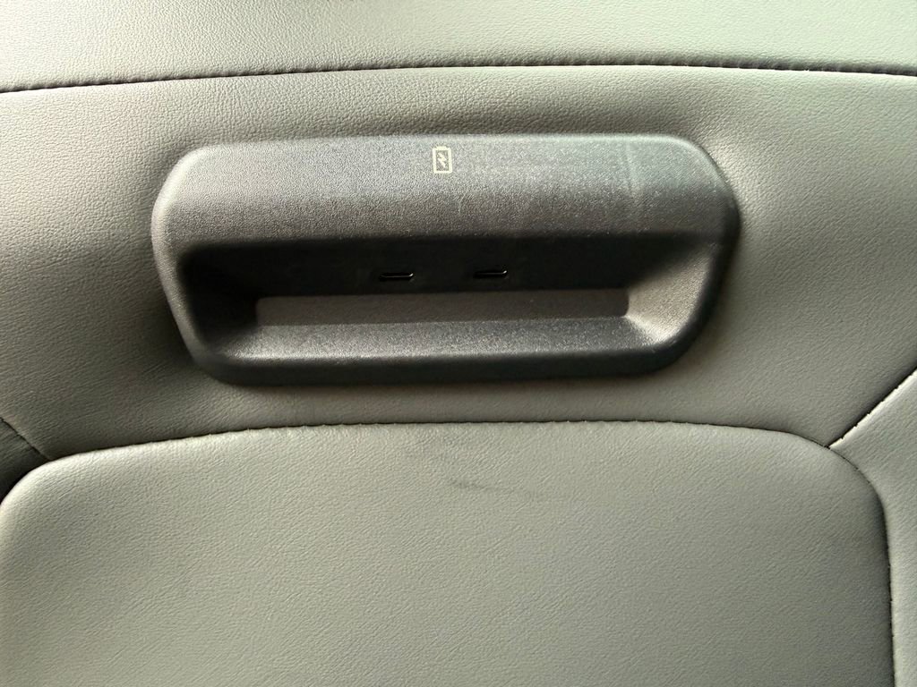 Used 2025 Ford Expedition Active image 47