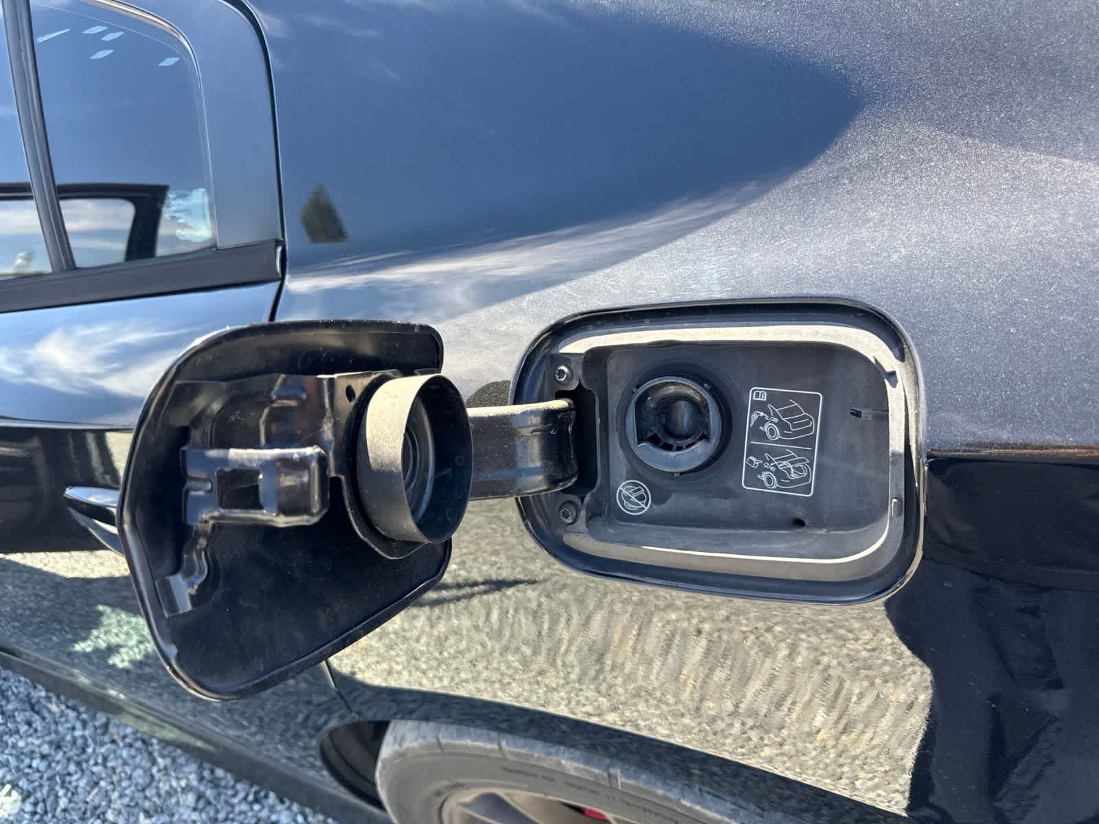 Used 2018 Dodge Charger SRT w/ Technology Group RWD image 12
