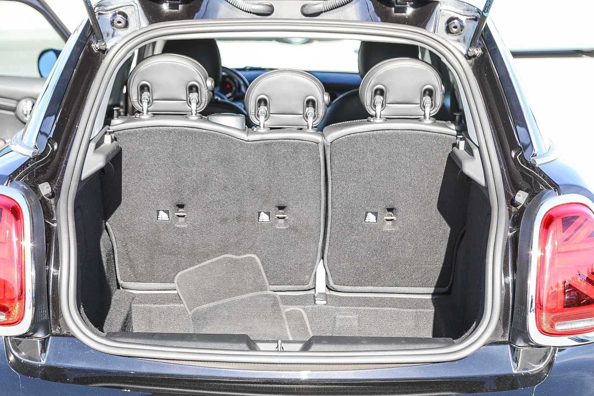 Used 2022 MINI Cooper 4-Door Hardtop image 25