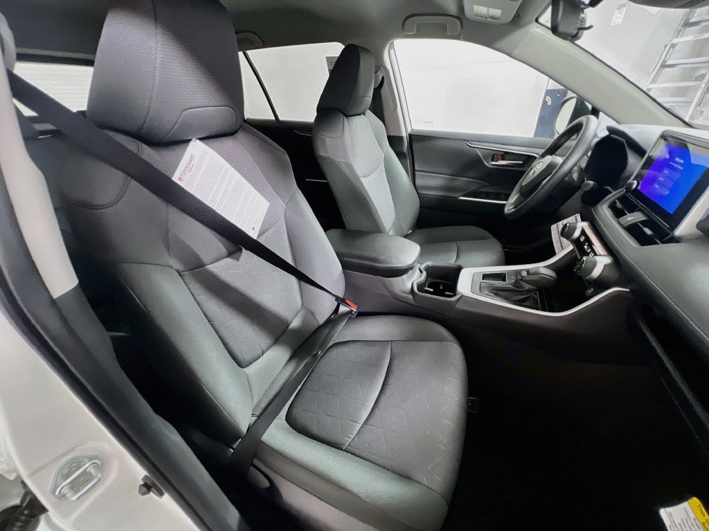 Used 2025 Toyota RAV4 XLE FWD image 27