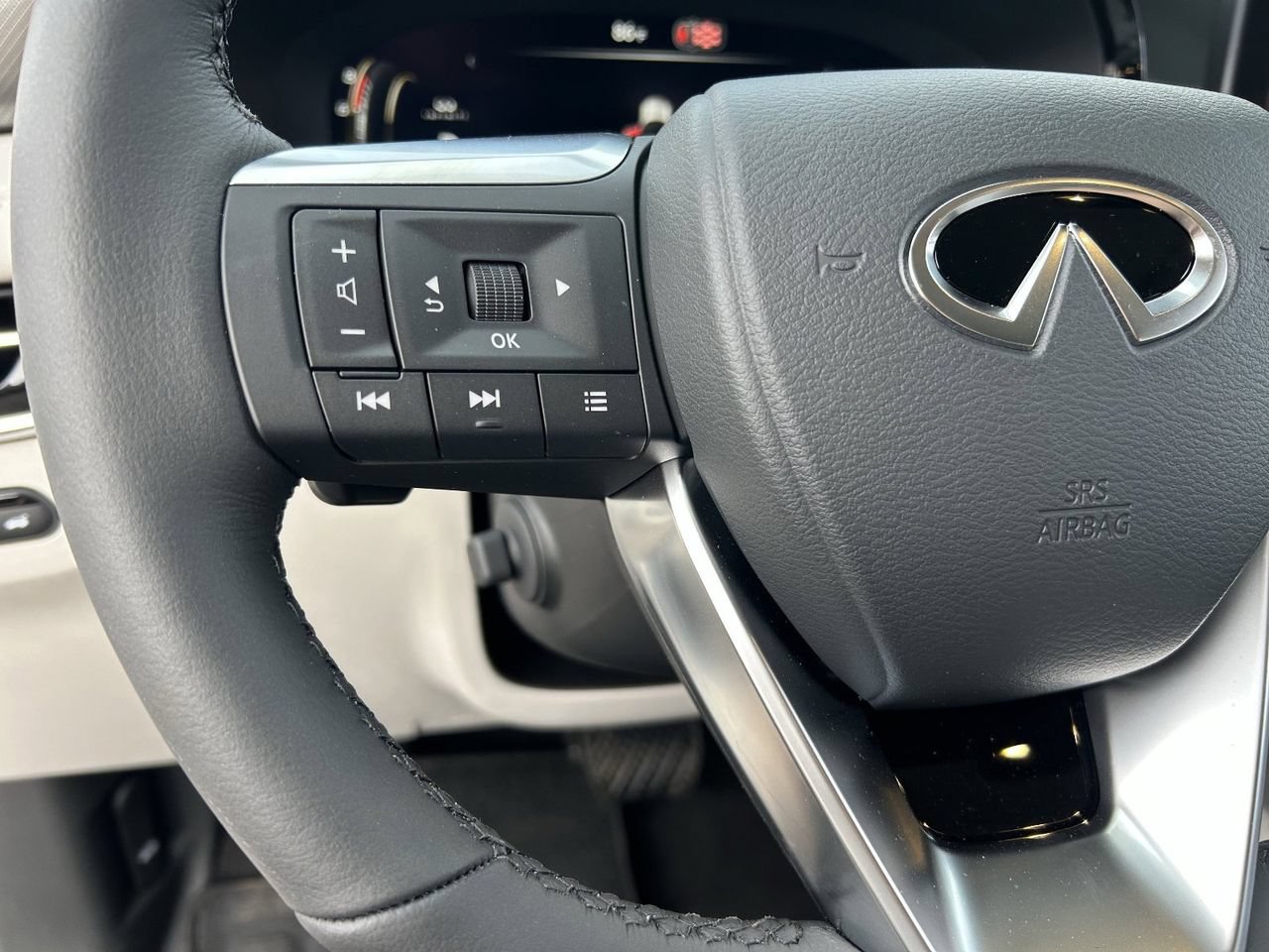 New 2027 INFINITI QX60 Luxe w/ Family Package AWD/4WD image 17