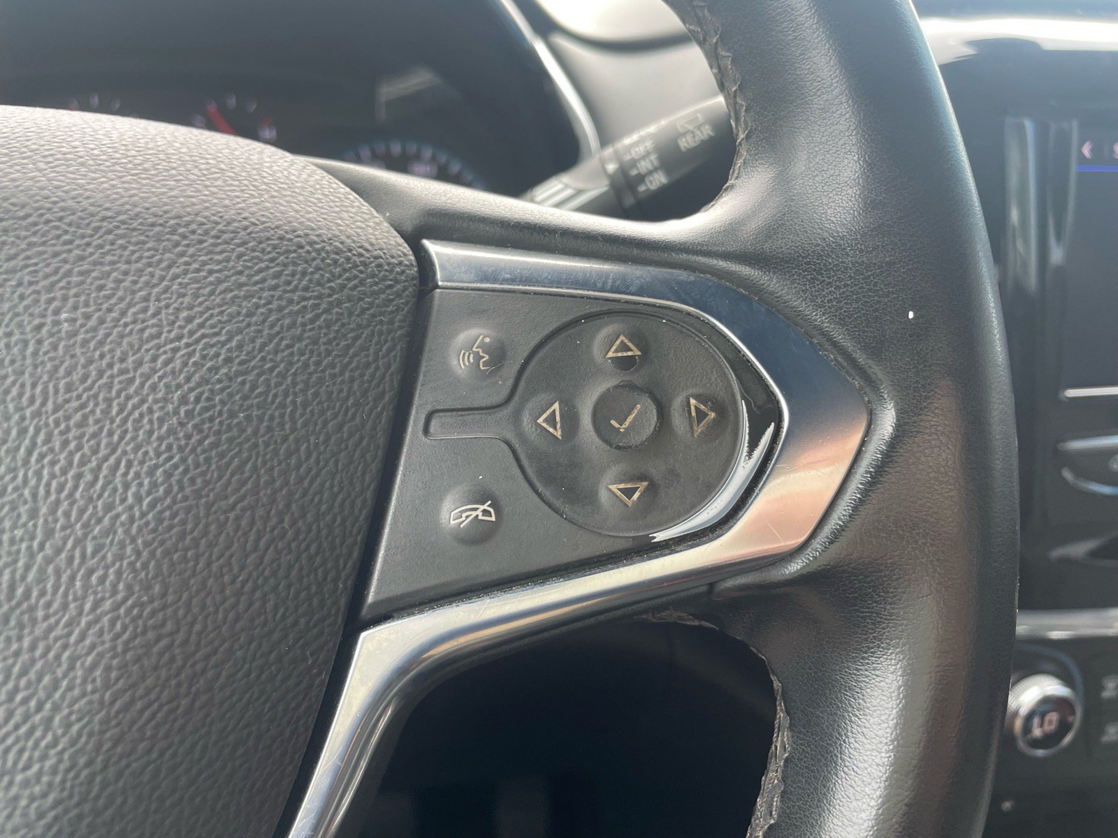 Used 2023 Chevrolet Traverse LT FWD image 18