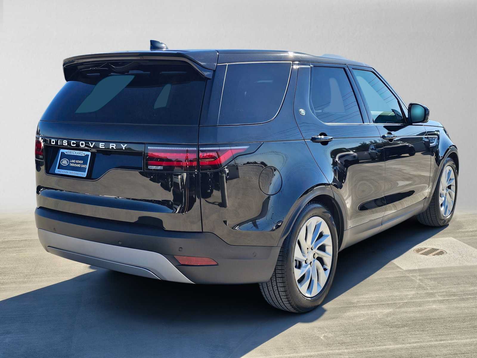 Used 2025 Land Rover Discovery S AWD/4WD image 5