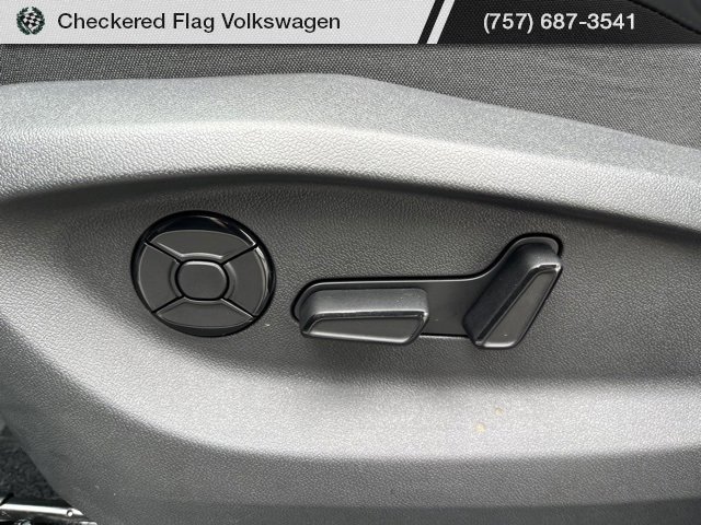 New 2025 Volkswagen Tiguan SE image 31