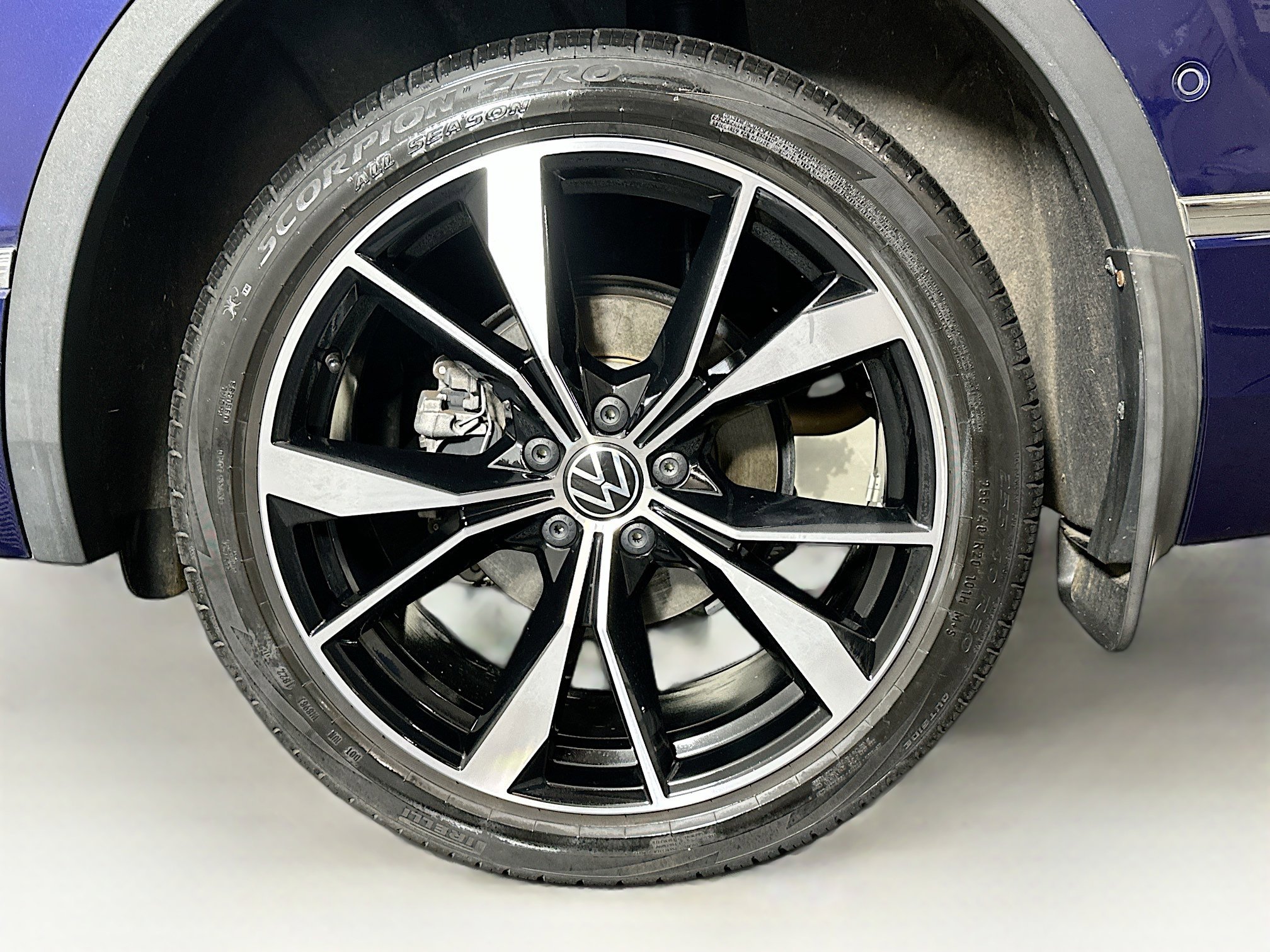 Used 2022 Volkswagen Tiguan SEL R-Line image 11