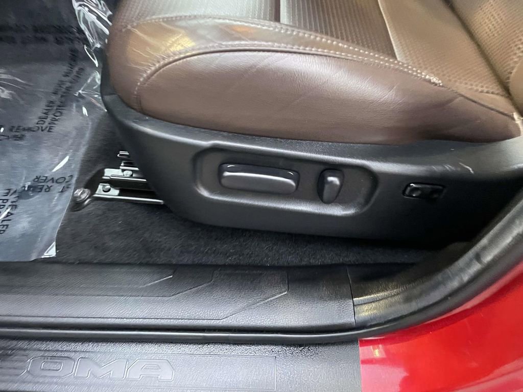 Used 2023 Toyota Tacoma Limited image 29