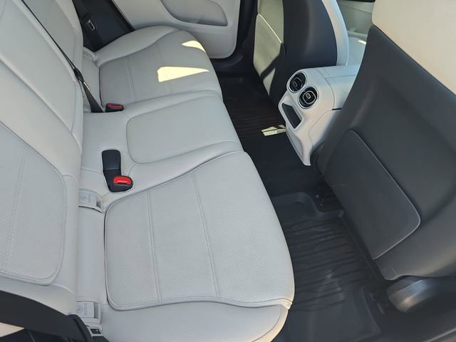 Used 2024 Mercedes-Benz GLC 300 4MATIC image 11