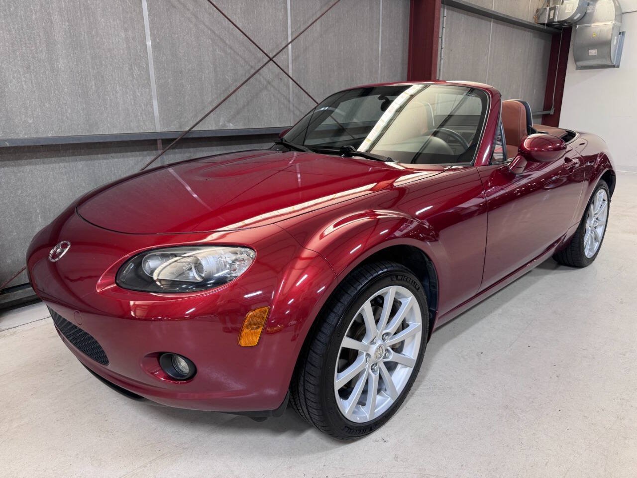 Used 2007 MAZDA MX-5 Miata Grand Touring w/ Premium Pkg RWD image 3