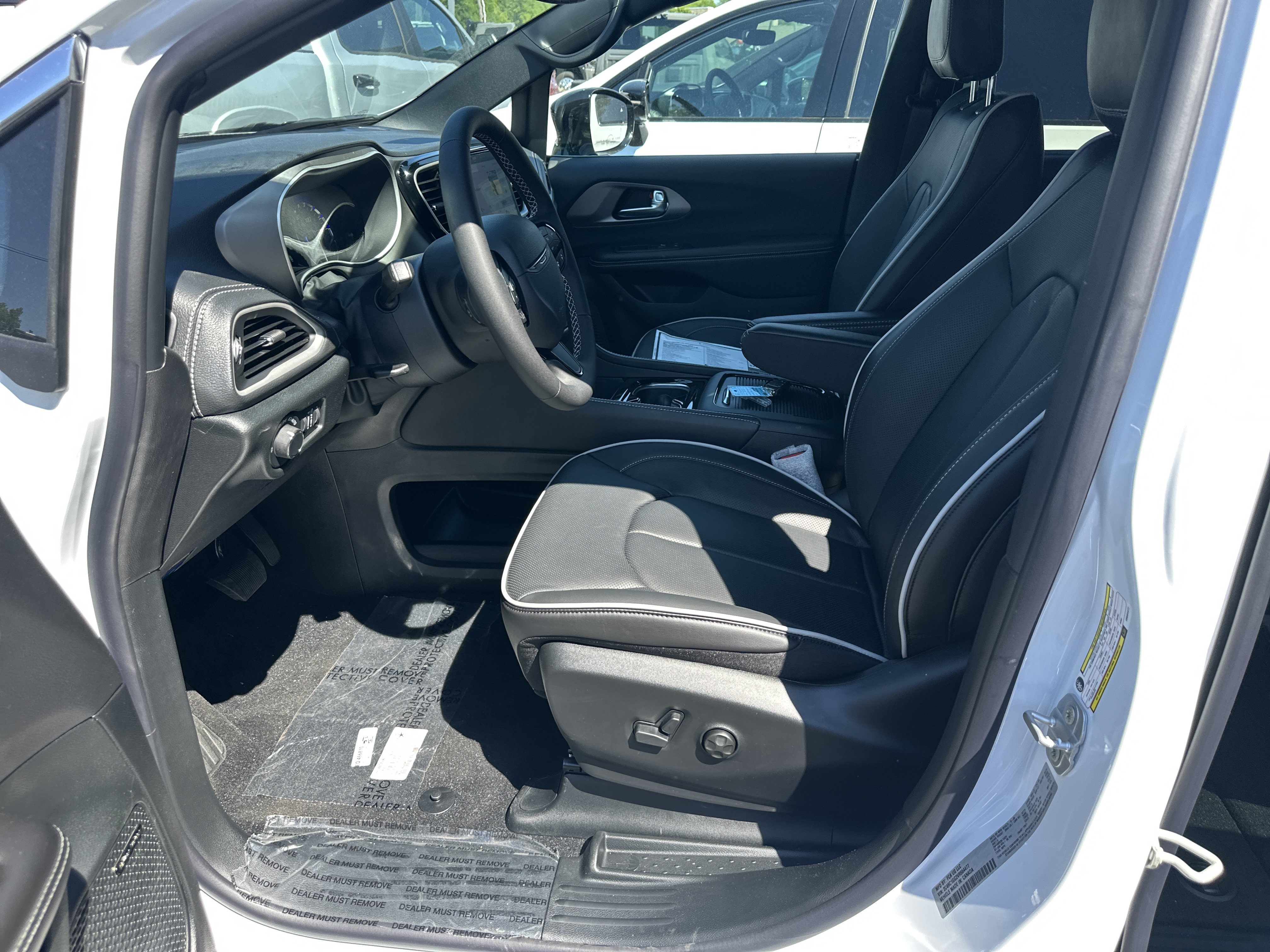 New 2027 Chrysler Pacifica Limited w/ Family Tech Group FWD image 22