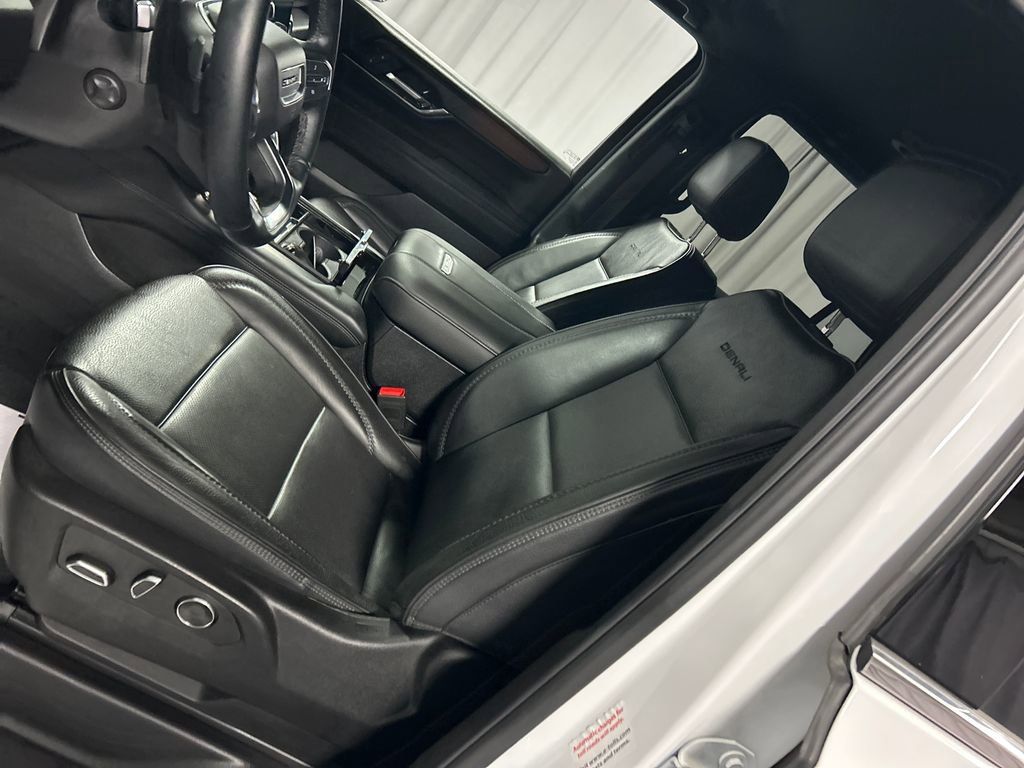 Used 2025 GMC Yukon Denali AWD/4WD image 12