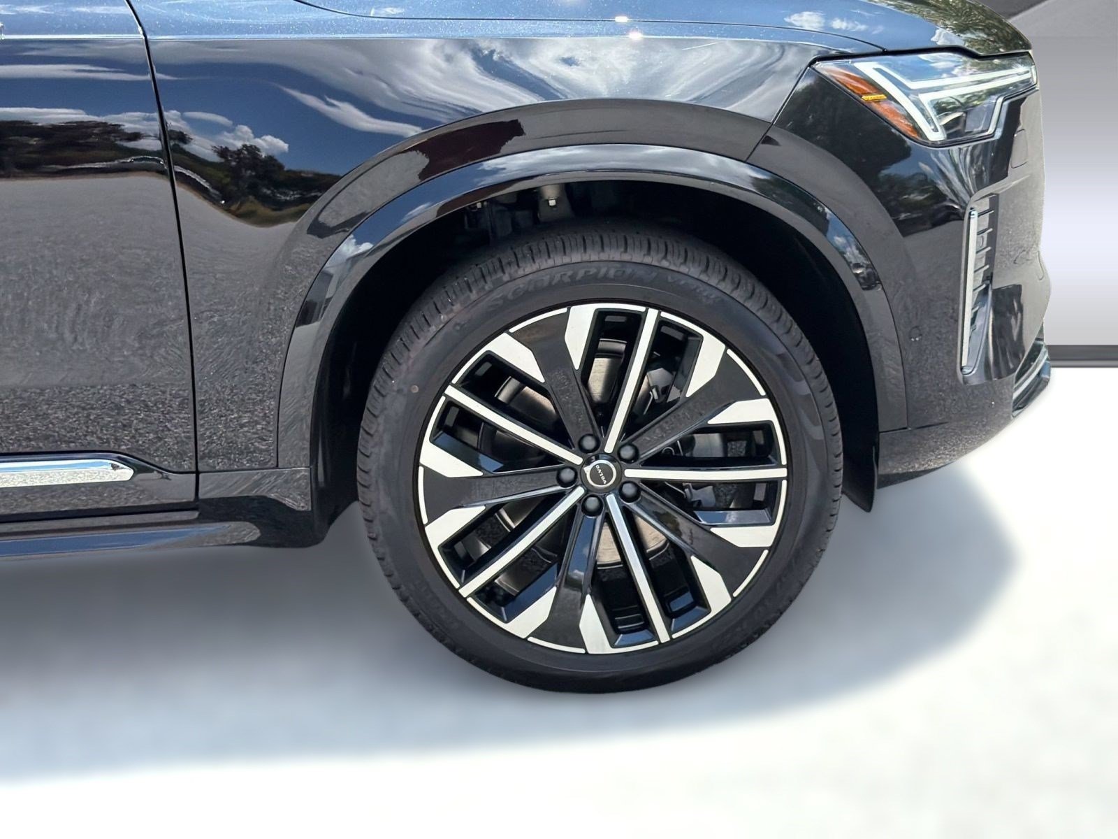 New 2026 Volvo XC90 B6 Ultra w/ Protection Package AWD/4WD image 12