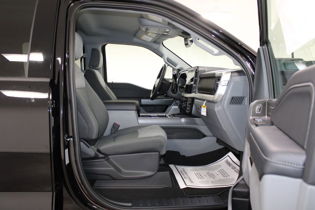 New 2025 Ford F250 XLT w/ Black Appearance Package image 27