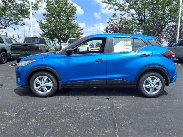 New 2025 Nissan Kicks Play S image 3