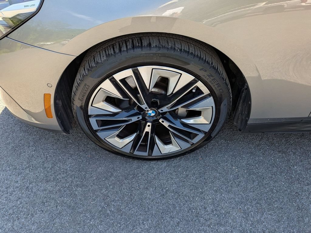 Used 2024 BMW 530i xDrive w/ Premium Package AWD/4WD image 28