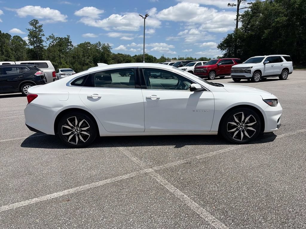 Used 2017 Chevrolet Malibu LT FWD image 3