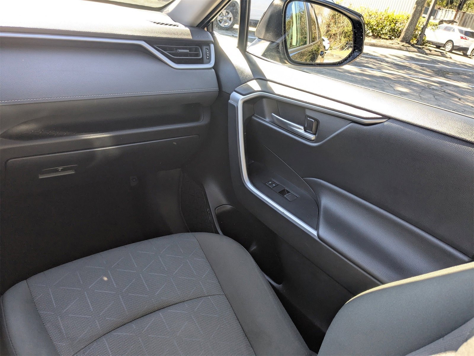 Used 2023 Toyota RAV4 XLE image 18