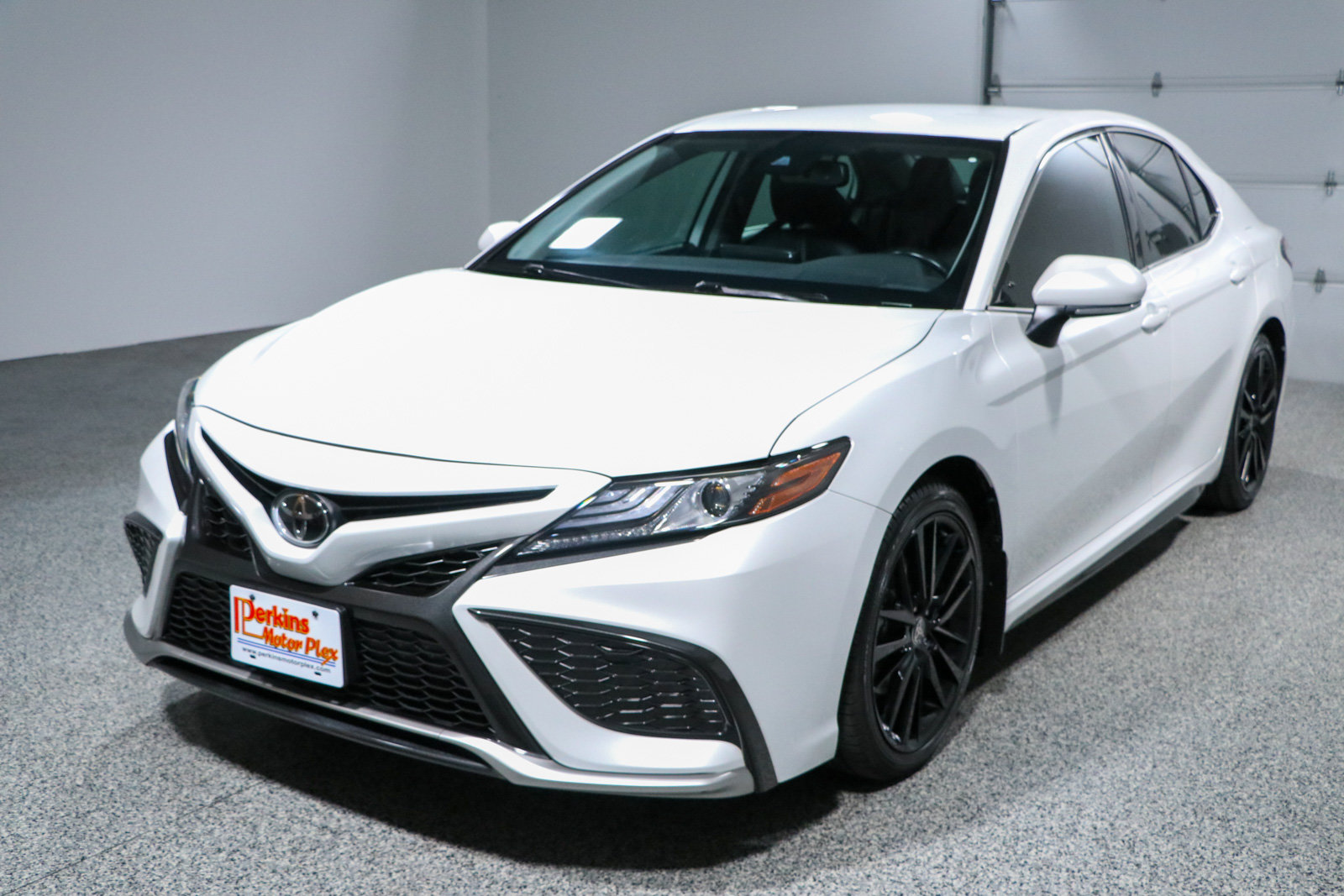 Used 2023 Toyota Camry XSE FWD image 29