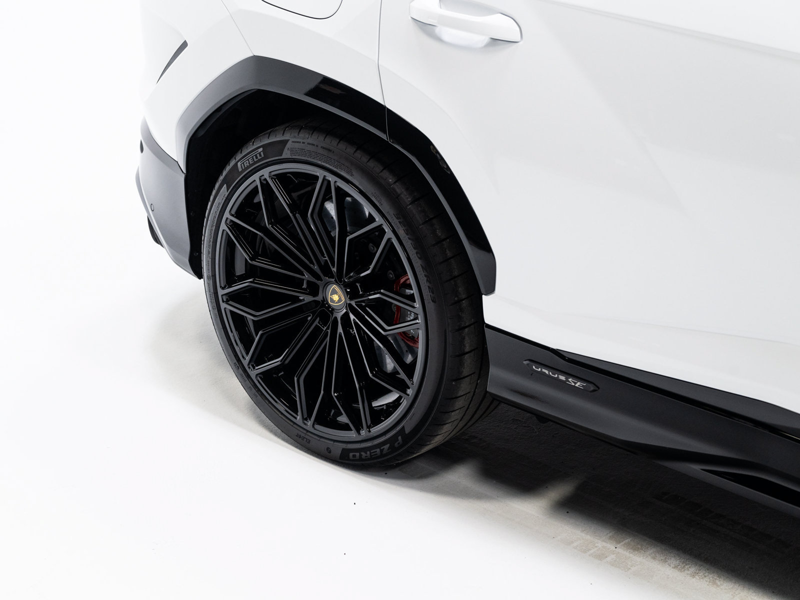 Used 2025 Lamborghini Urus SE AWD/4WD image 24