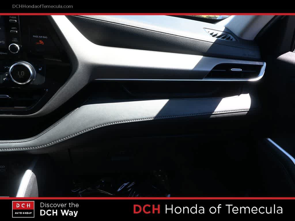 Used 2022 Toyota Highlander XLE FWD image 14
