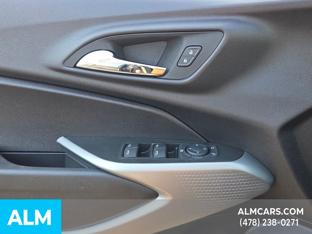 Used 2025 Chevrolet Trax LS image 28