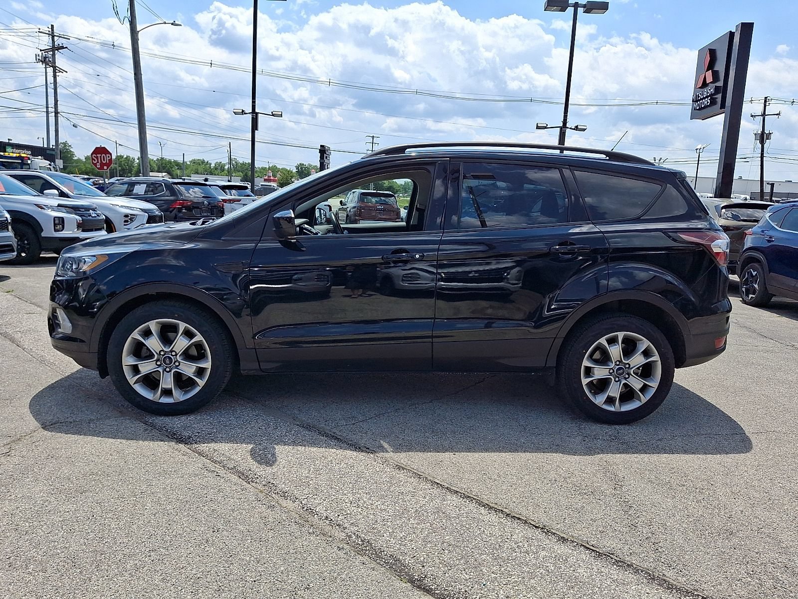 Used 2018 Ford Escape SE w/ SE Sport Appearance Package FWD image 4