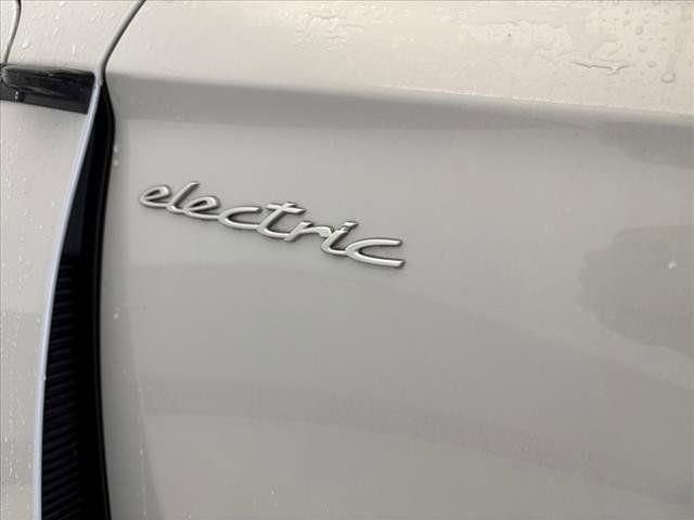 New 2025 Porsche Taycan 4S image 9