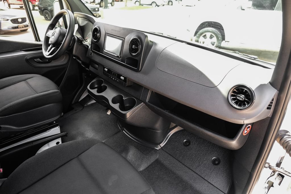Used 2019 Mercedes-Benz Sprinter 170 Cargo image 9
