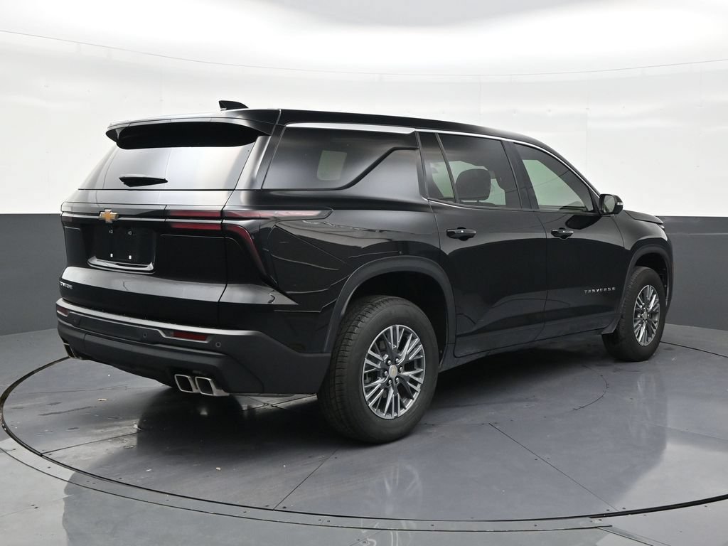 Used 2025 Chevrolet Traverse LT FWD image 5