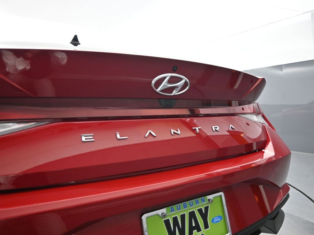 Used 2023 Hyundai Elantra SEL w/ Cargo Package image 9
