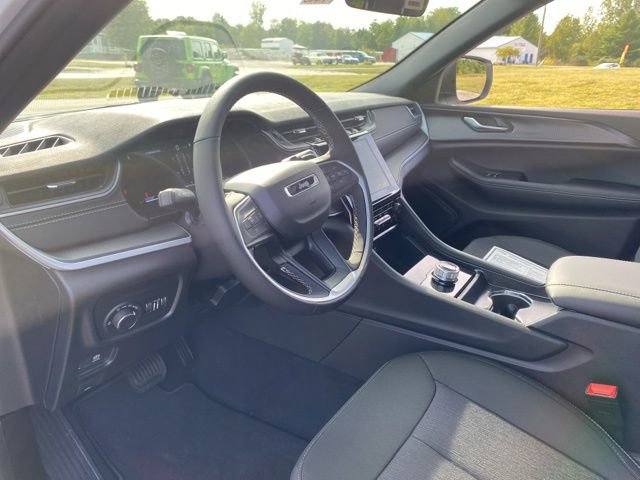New 2025 Jeep Grand Cherokee Laredo X w/ Luxury Tech Group I image 12