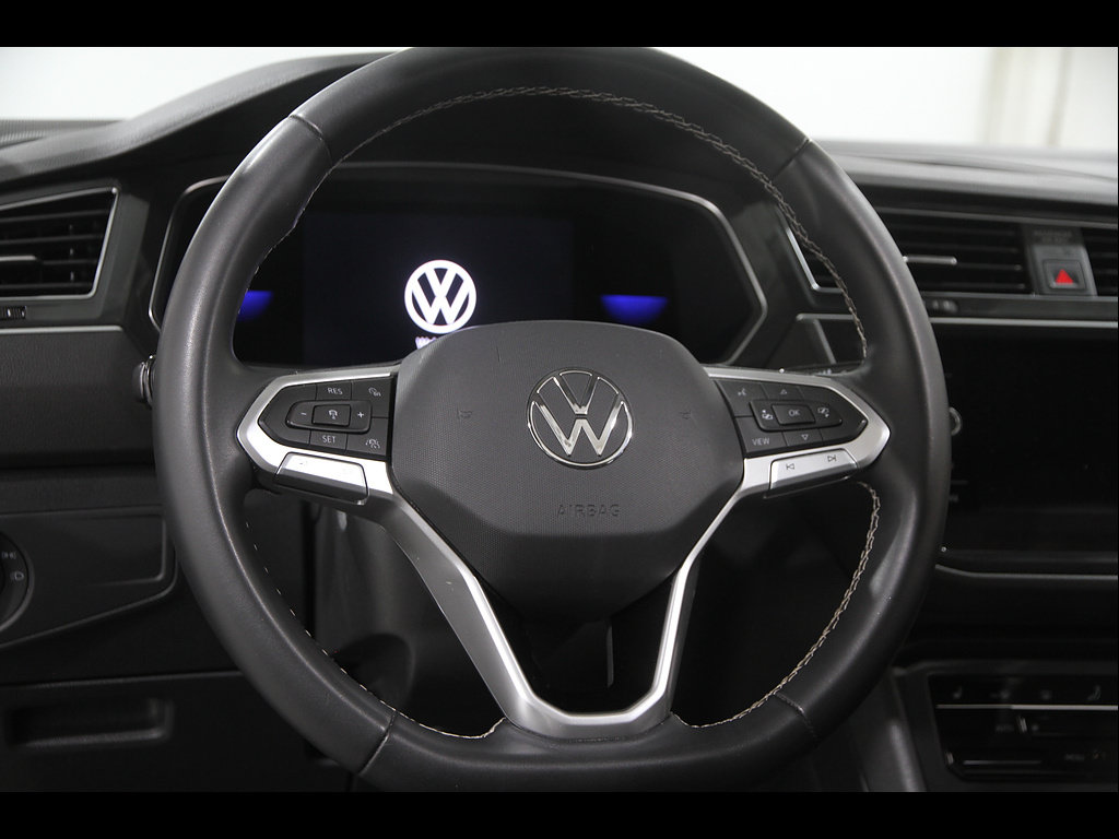 Used 2023 Volkswagen Tiguan SE AWD/4WD image 7