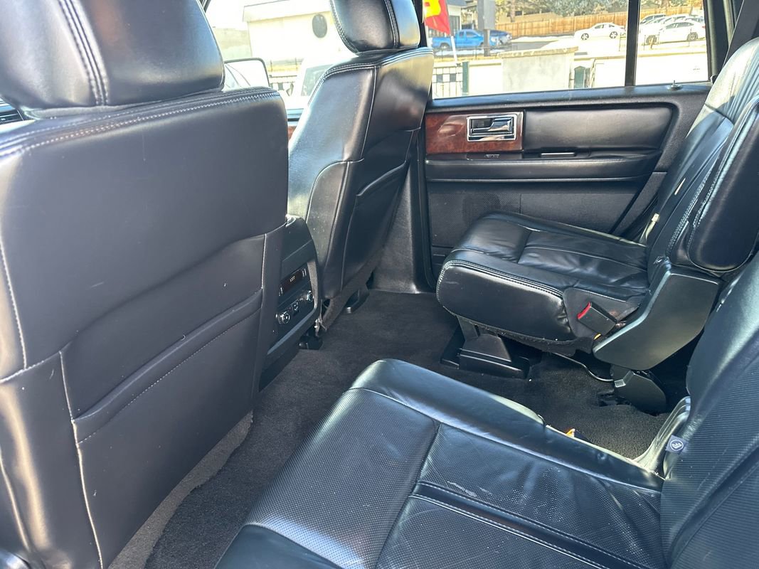 Used 2015 Lincoln Navigator image 36