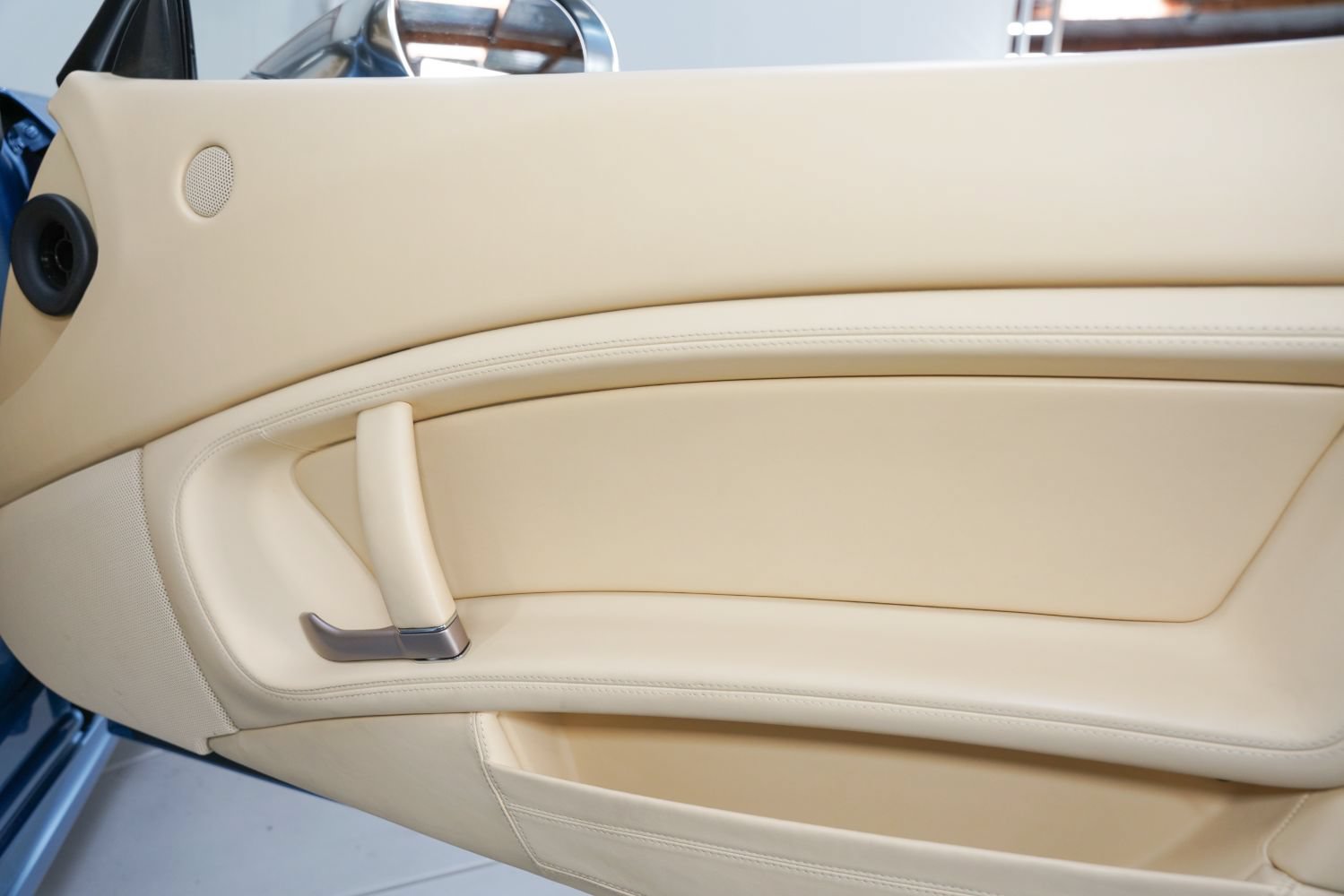 Used 2012 Ferrari California RWD image 34