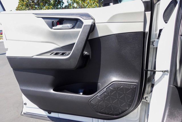 Used 2022 Toyota RAV4 XLE image 25