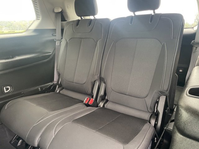 Used 2024 Jeep Grand Cherokee L Laredo image 11