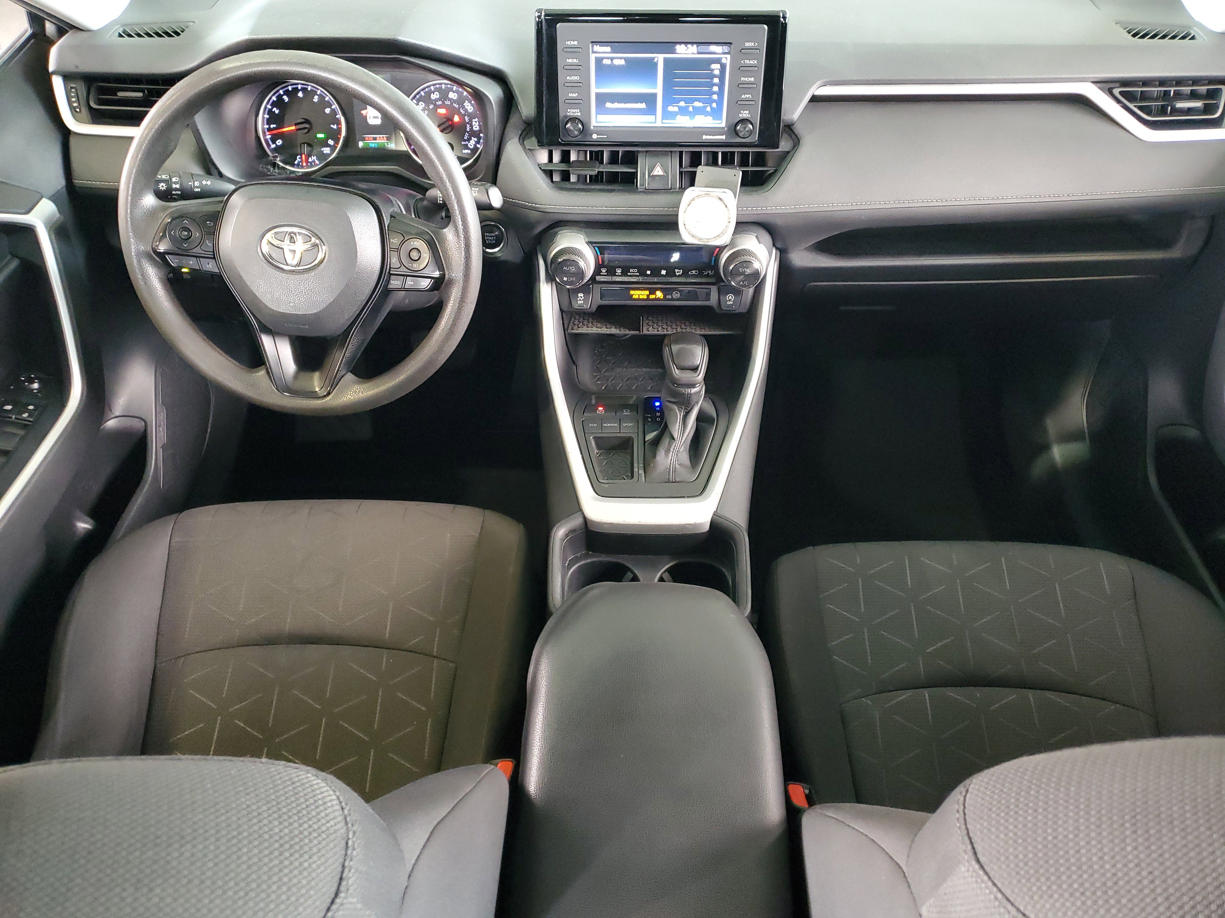 Used 2021 Toyota RAV4 XLE FWD image 11