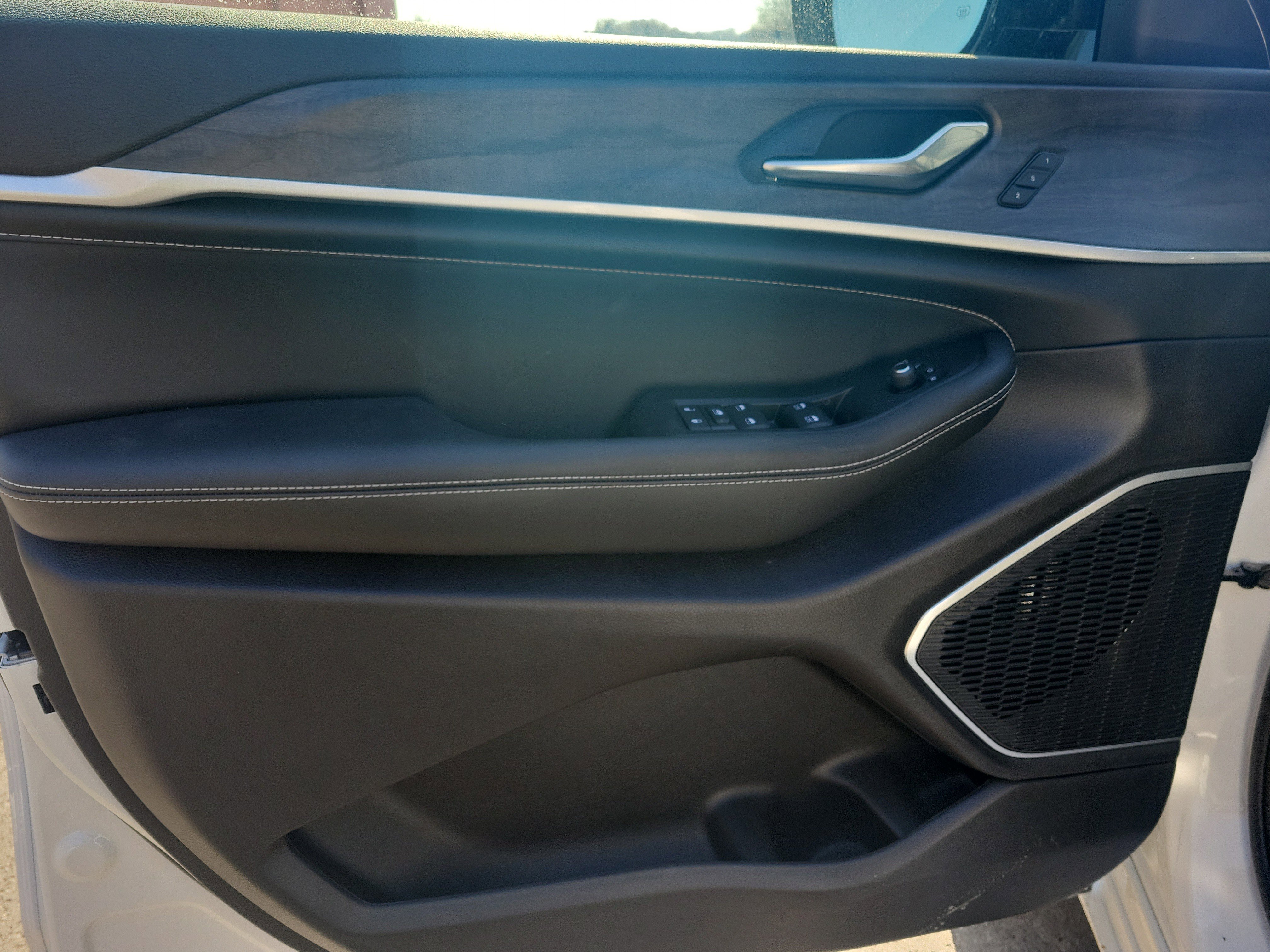 New 2026 Jeep Grand Cherokee Limited Reserve image 25